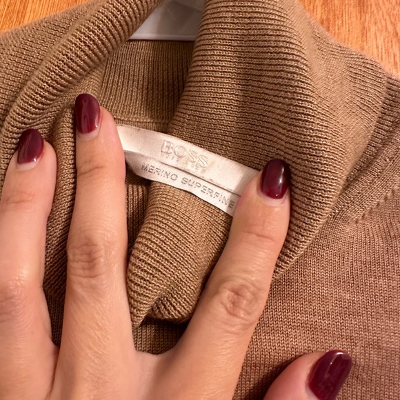 Hugo Boss turtleneck - Picture 3 of 4